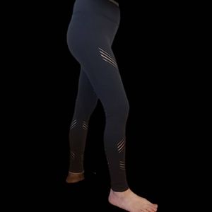 ALO Yoga multi legging black color .